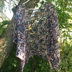 🍁5/30$!! Beautiful Sheer Floral Shawl/Cardigan